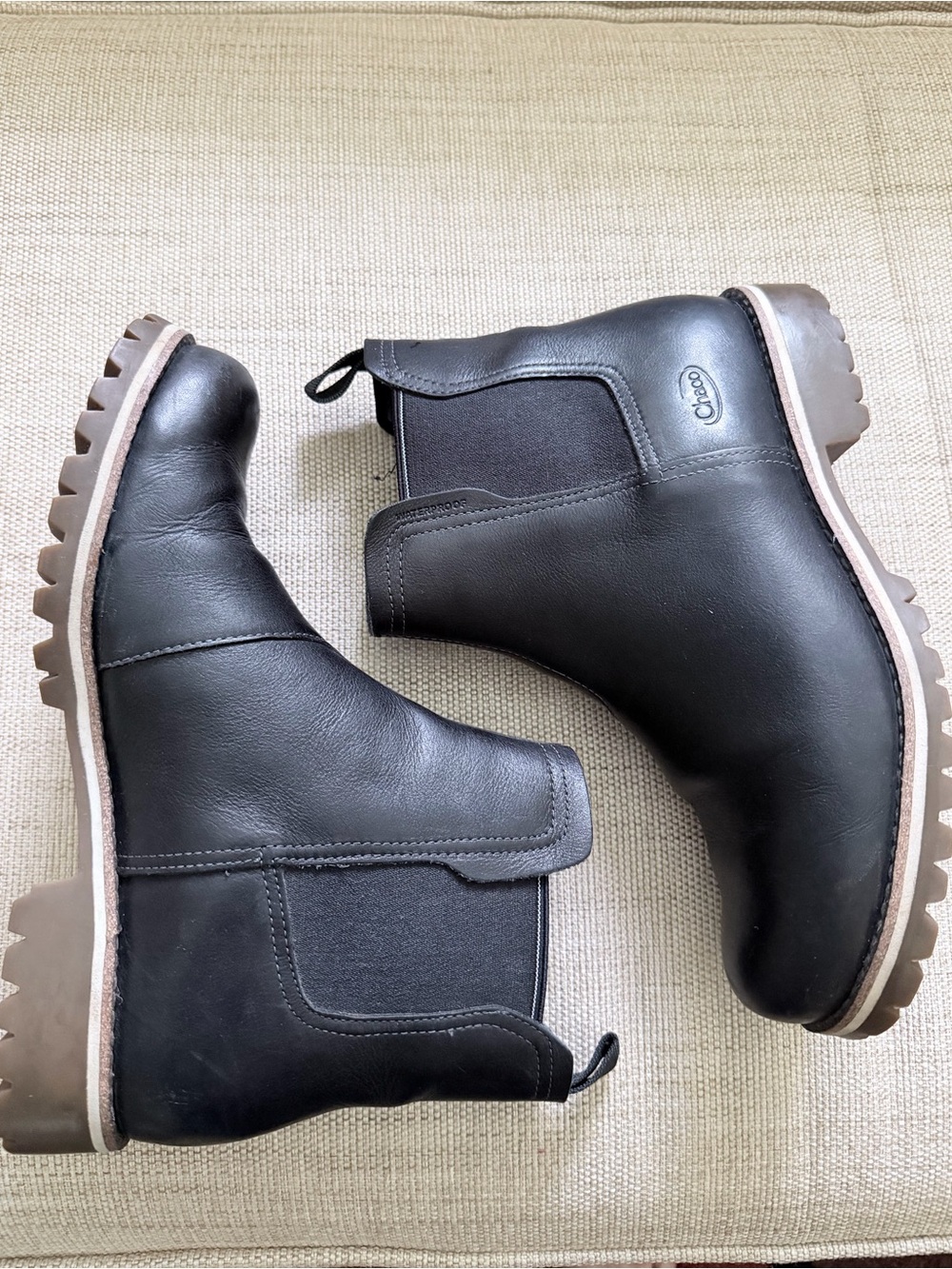 Chaco Fields Waterproof Black Leather Chelsea Boots Women’s Size 9 Flaw